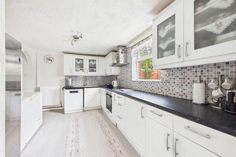 3 bed property, in St. Andrews Place, £280,000