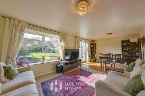 3 bed property, in Catham Close, £550,000