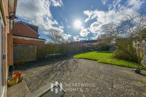 3 bed property, in Catham Close, £575,000