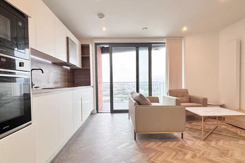 2 bed property, in Skyline Apartments, £470,000