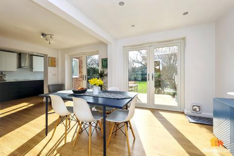 3 bed property, in The Pastures, £512,500