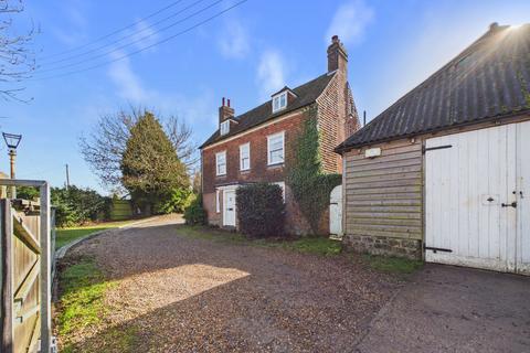 4 bed property, in Homewell House, £700,000