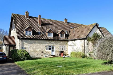 4 bed property, in High Street, £500,000