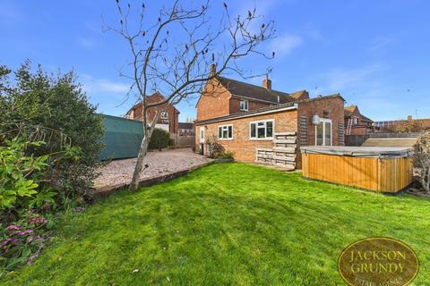 4 bed property, in Oaklands, £435,000