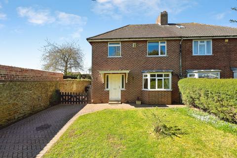 3 bed property, in High Street, £240,000