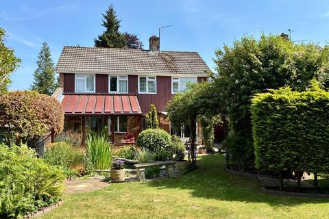 3 bed property, in Potterne Road, £550,000