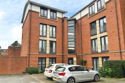 1 bed property, in St. Marys Street, £140,000