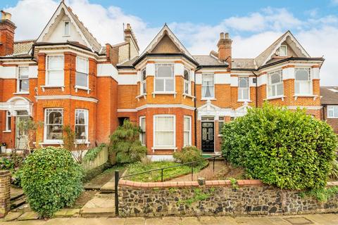3 bed property, in Alexandra Park Road, £750,000