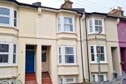 5 bed property, in Brewer Street, £475,000
