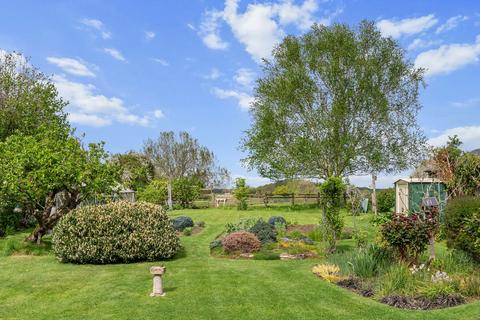 4 bed property, in Atch Lench, £650,000
