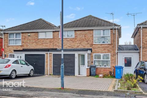 3 bed property, in Briar Lea Close, £230,000
