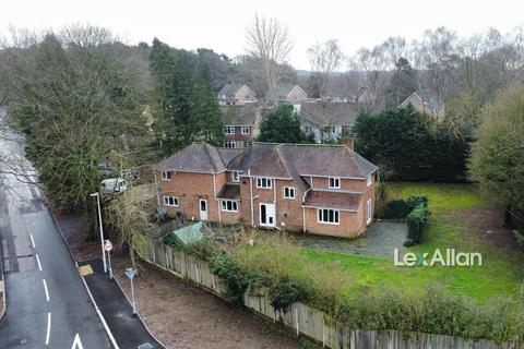 5 bed property, in The Crescent, £700,000
