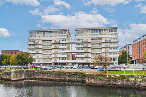 2 bed property, in Royal Quay, £160,000