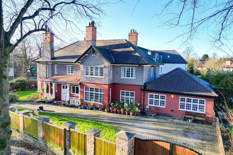 4 bed property, in The Serpentine, £1,250,000