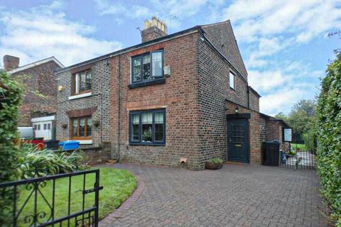 3 bed property, in Dinas Lane, £325,000