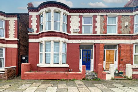 1 bed property, in Hereford Road, £150,000