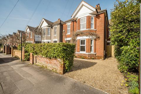 4 bed property, in Welbeck Avenue, £695,000