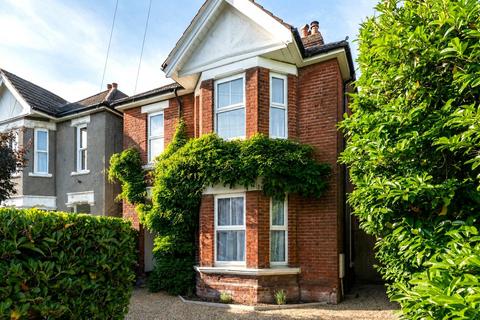4 bed property, in Welbeck Avenue, £695,000
