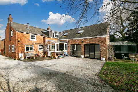 5 bed property, in Main Street, £599,950