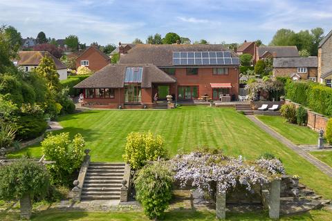 6 bed property, in New Road, £1,000,000