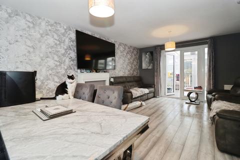 4 bed property, in Ambleside Avenue, £385,000