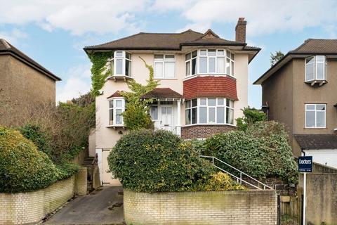 4 bed property, in Liphook Crescent, £940,000