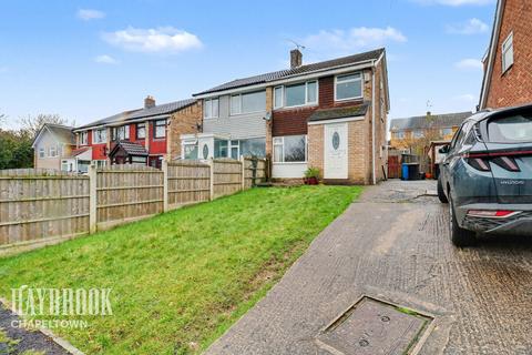 3 bed property, in Farrier Gate, £180,000