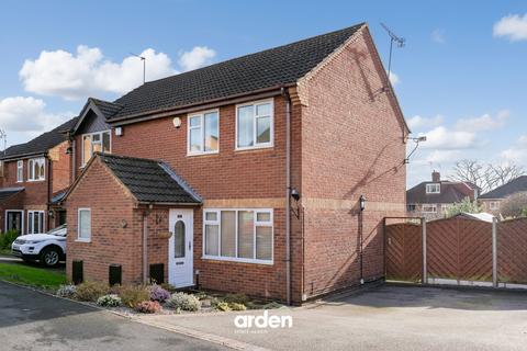 2 bed property, in Glebe Road, £265,000