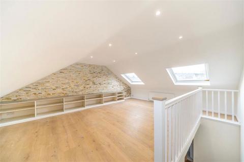 3 bed property, in Rita Road, £675,000