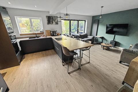3 bed property, in Cartmel Close, £415,000