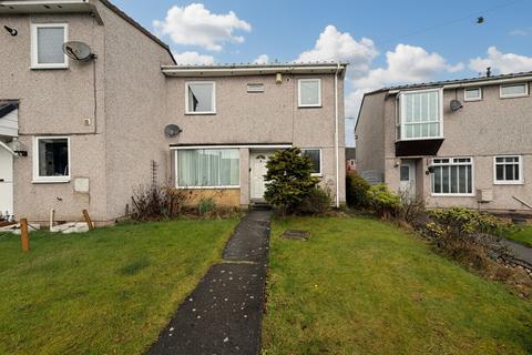 3 bed property, in St. Andrews Close, £175,000