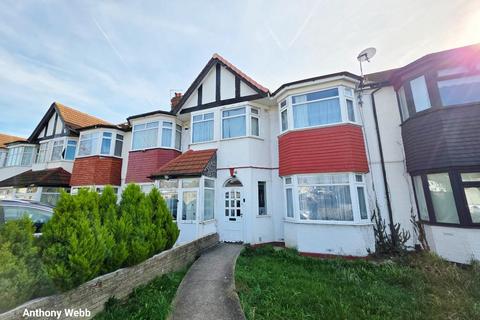 4 bed property, in Connaught Gardens, £600,000