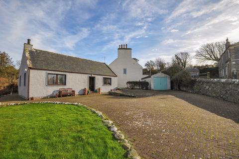 3 bed property, in High Street, £230,000