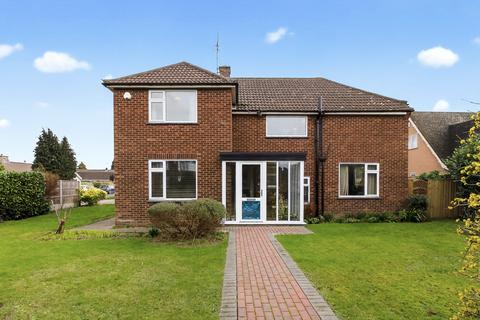 4 bed property, in The Avenue, £700,000