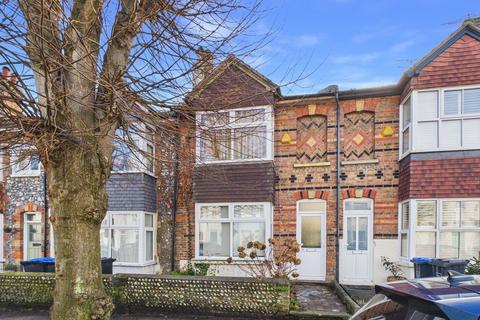 2 bed property, in Wenban Road, £350,000