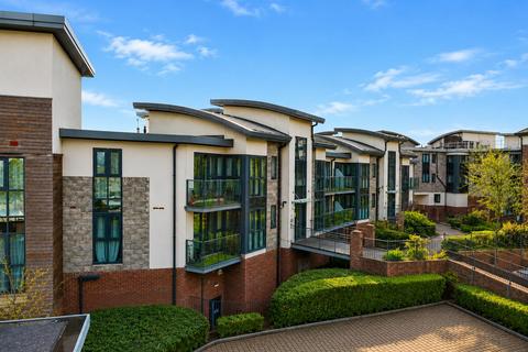 2 bed property, in Dunthorne Way, £160,000