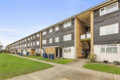 2 bed property, in Honor Road, £220,000