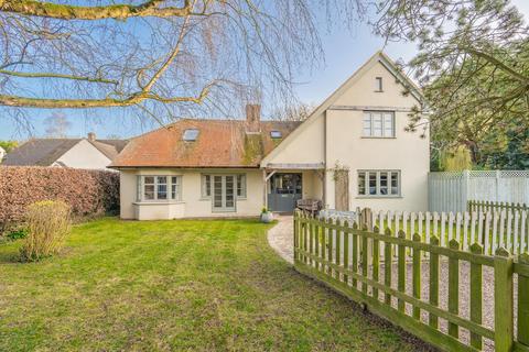 5 bed property, in Copthall Lane, £900,000