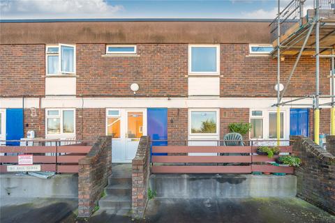 3 bed property, in Annett Close, £265,000