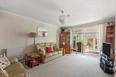 2 bed property, in Dorchester, £275,000