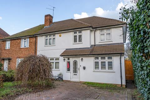 5 bed property, in Betterton Drive, £600,000