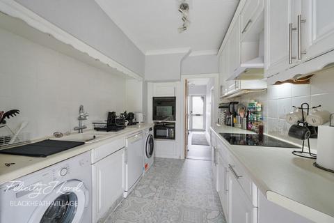 3 bed property, in Wricklemarsh Road, £615,000