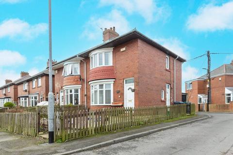 2 bed property, in Beverley Terrace, £95,000