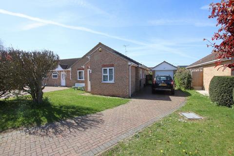 3 bed property, in Felixstowe Close, £255,000