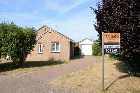 3 bed property, in Felixstowe Close, £250,000