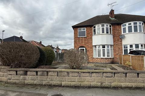 3 bed property, in Hylion Road, £260,000