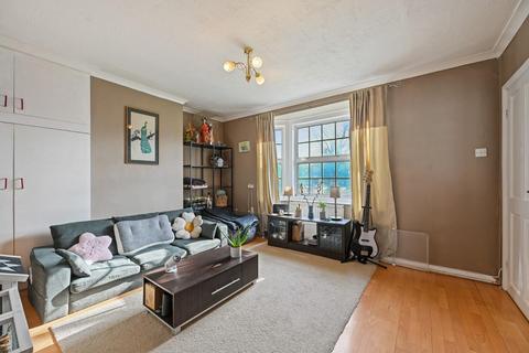 4 bed property, in Noel Road, £650,000