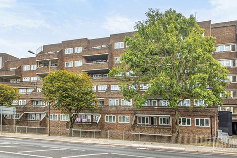 2 bed property, in Woolwich Common, £229,995
