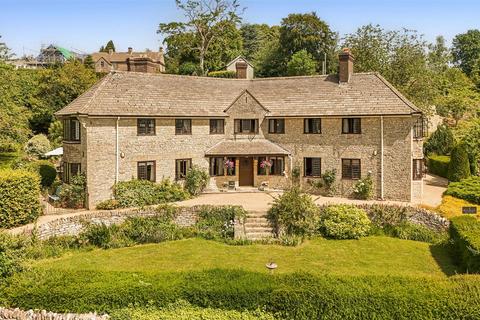 5 bed property, in St. Mary's Way, £1,500,000