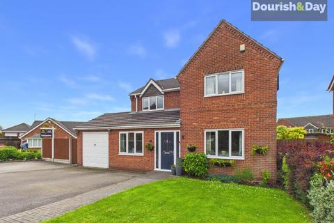 4 bed property, in Ellam Piece, £450,000